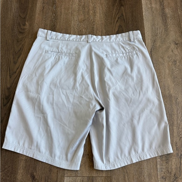 Nike Golf Shorts. Grey, men’s size 38. Excellent, like new, condition! - Picture 6 of 7